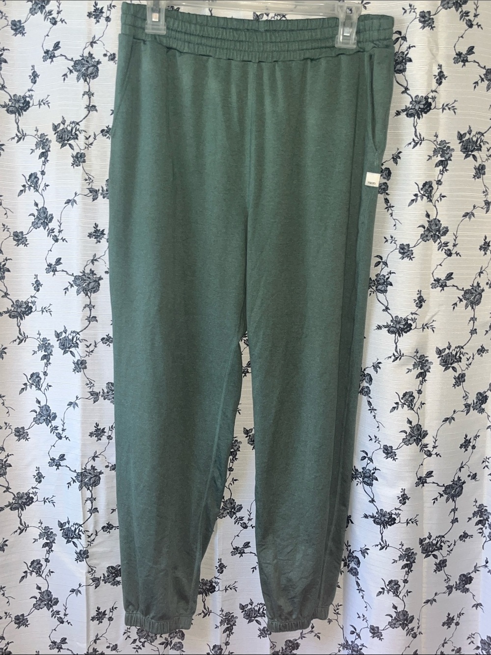 Vuori Halo Lightweight Joggers - Picture 3 of 8
